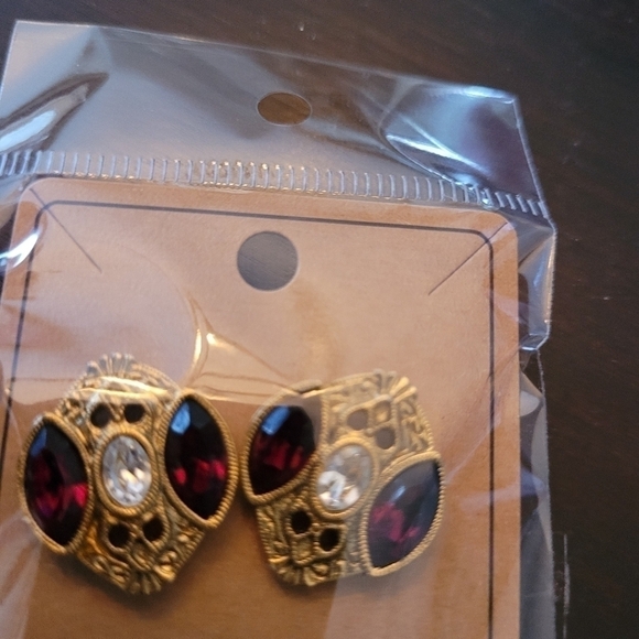Earrings - Picture 1 of 2